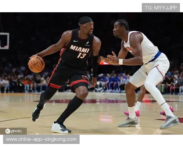 阿德巴约篮板如山,热火主场稳固